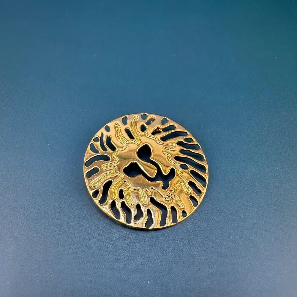 Vintage Anne Klein Lion Brooch Pin Shiny Gold Tone Open Work Round Head 1.5